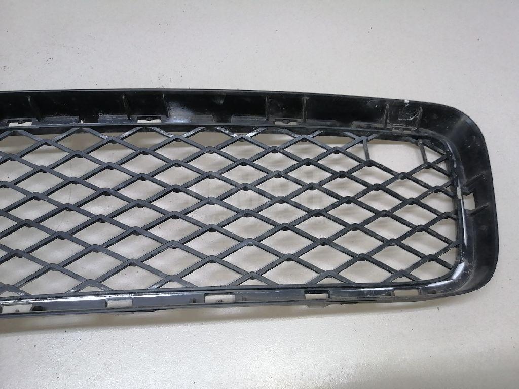 Решетка в бампер центральная для  BMW 1-serie E87/E81 2004-2011