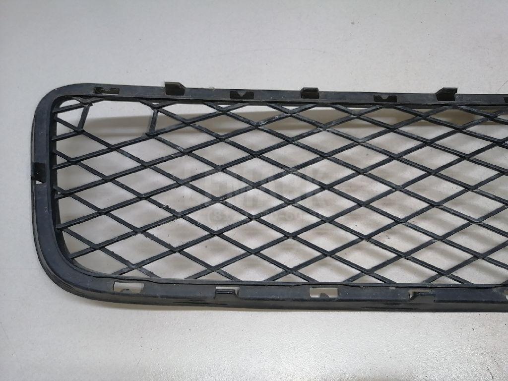 Решетка в бампер центральная для  BMW 1-serie E87/E81 2004-2011