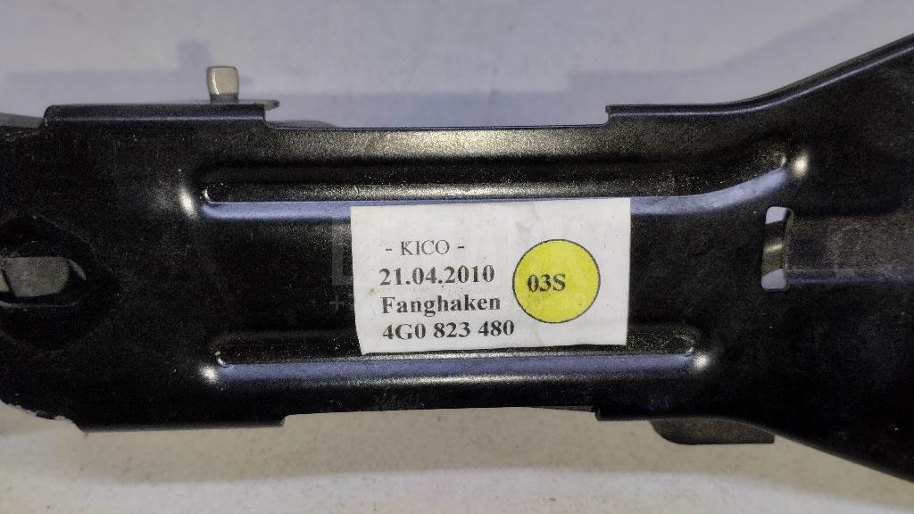 Крючок капота для  Audi Q3 (8U) 2012-2018