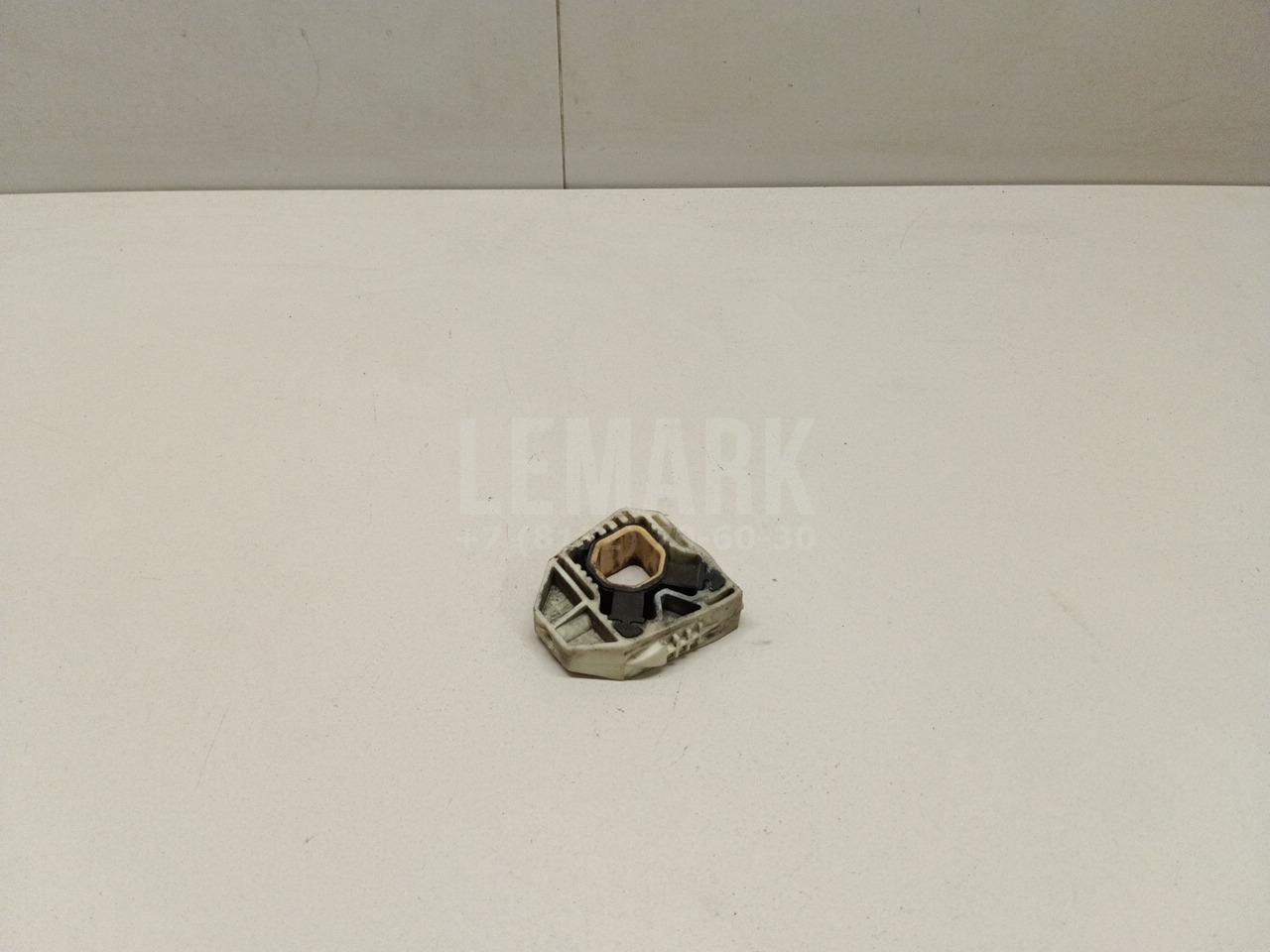 Кронштейн радиатора 1K0121367G VAG