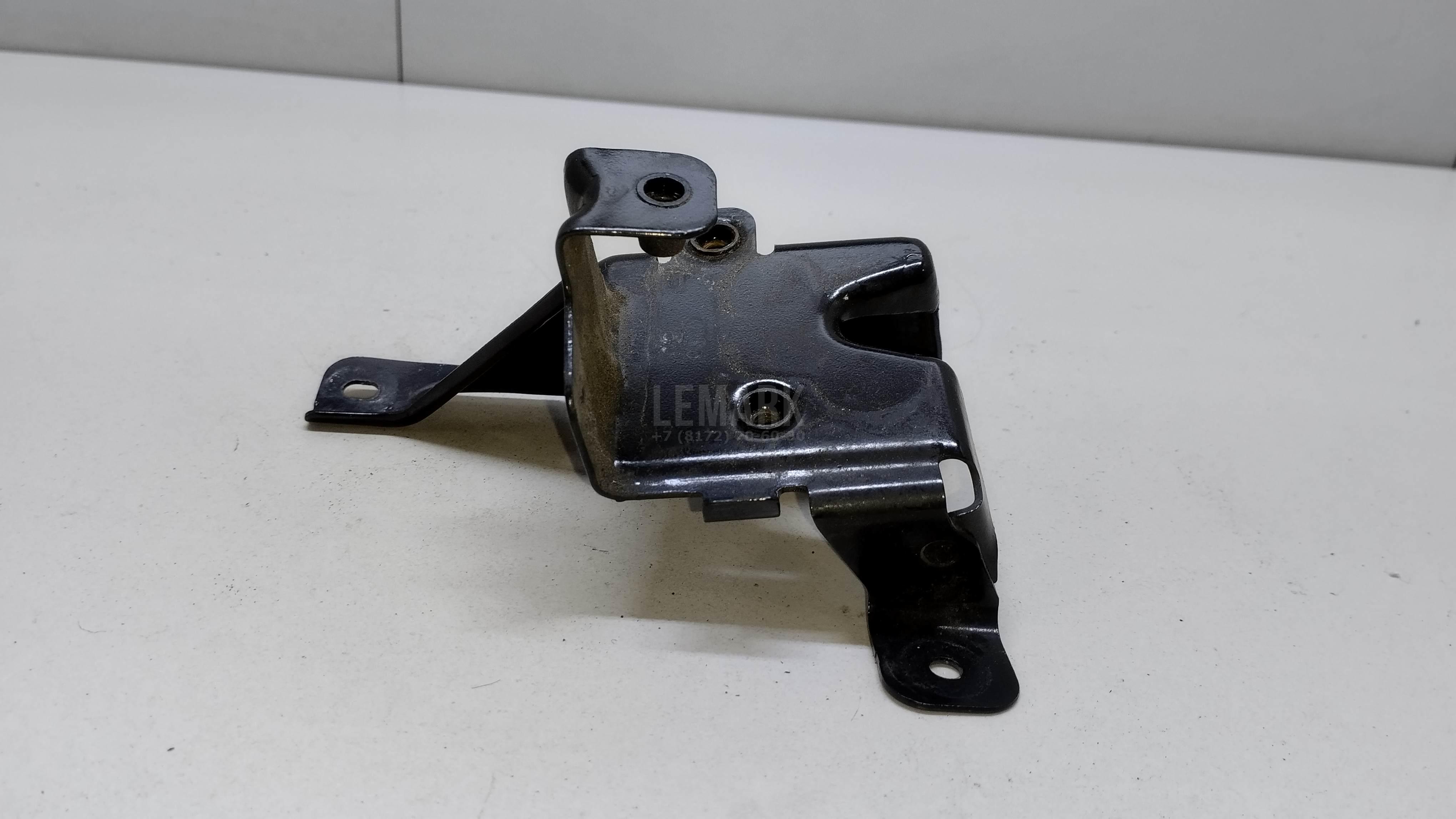 Кронштейн замка капота для  BMW 5-serie E60/E61 2003-2009