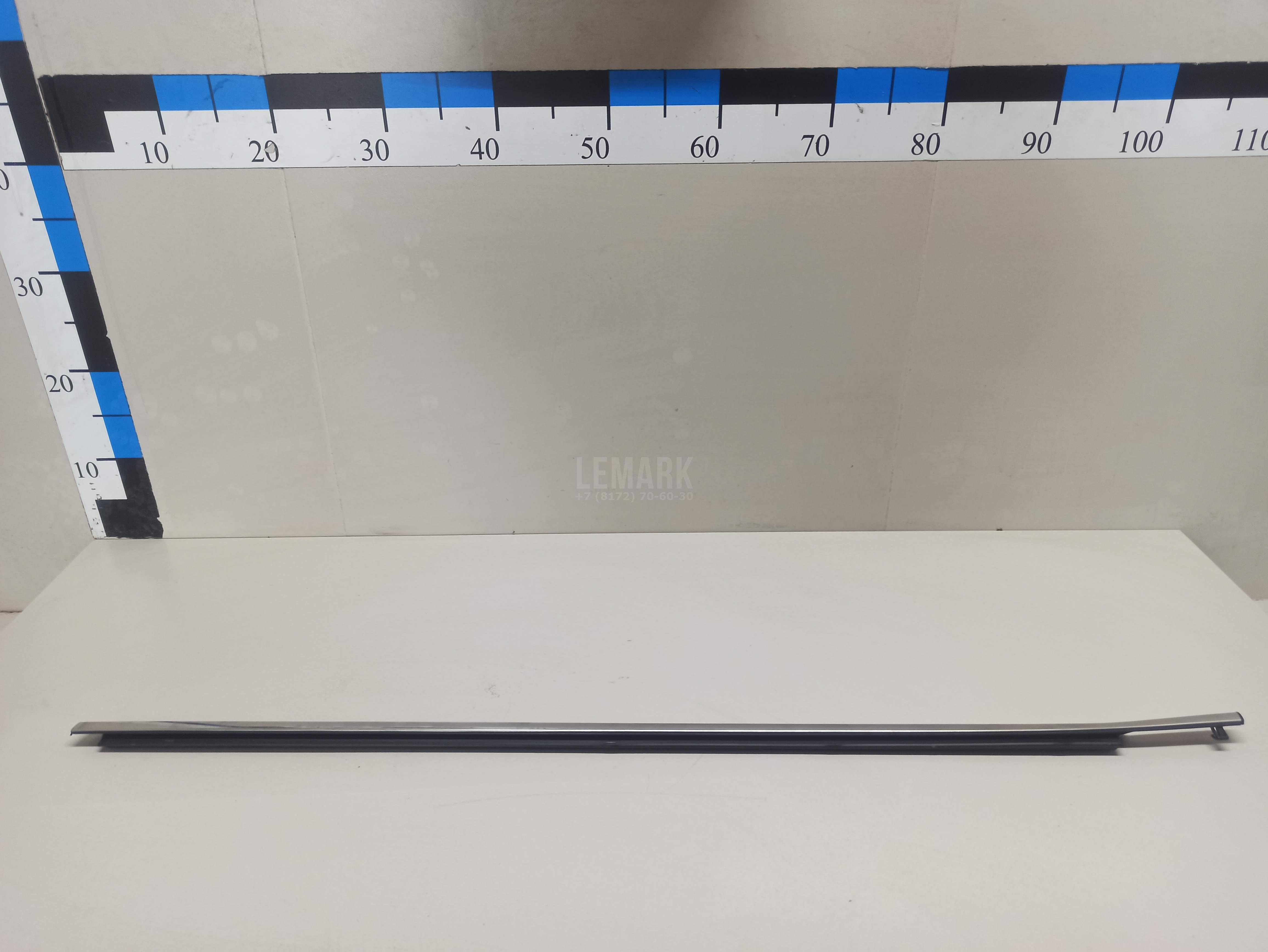 Накладка стекла переднего левого 757200R030 Toyota