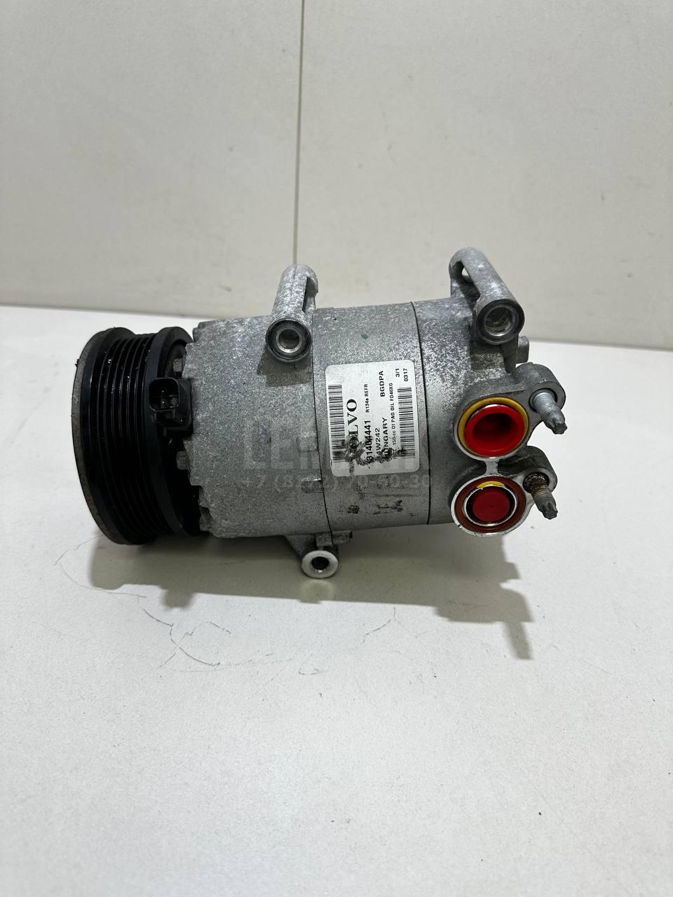 Компрессор кондиционера 36012441 Volvo