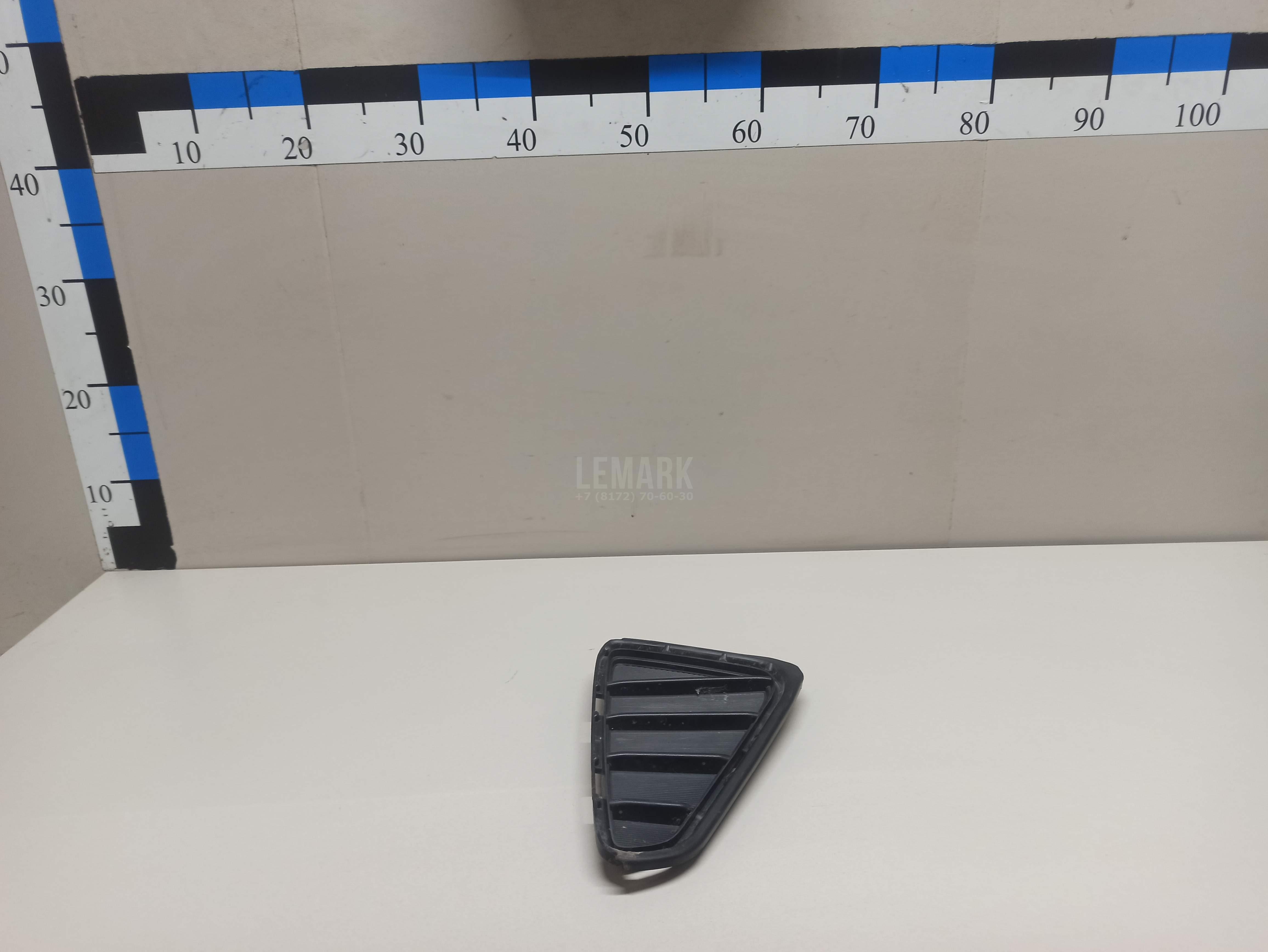 Решетка в бампер правая 5203042040 Toyota