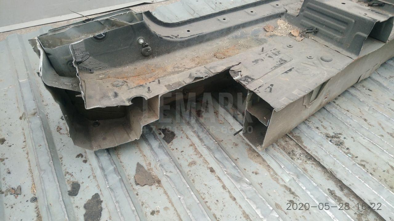Порог со стойкой правый