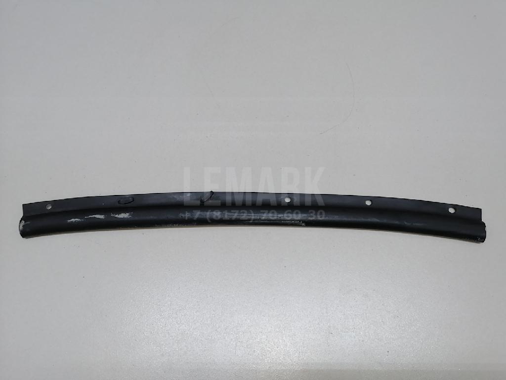 Уплотнитель капота 5E0823707 VAG