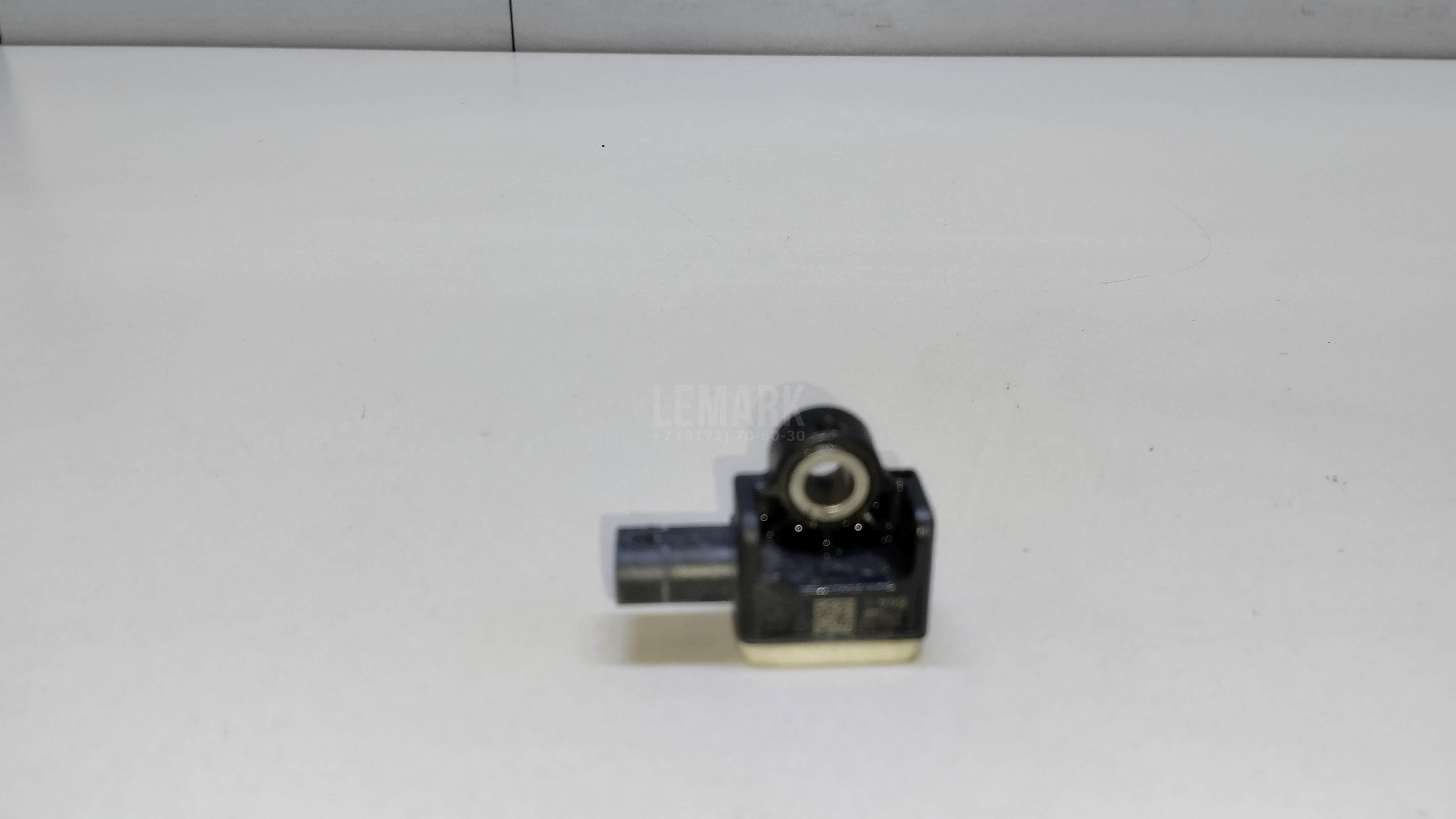 Датчик AIR BAG 7P0959651 VAG