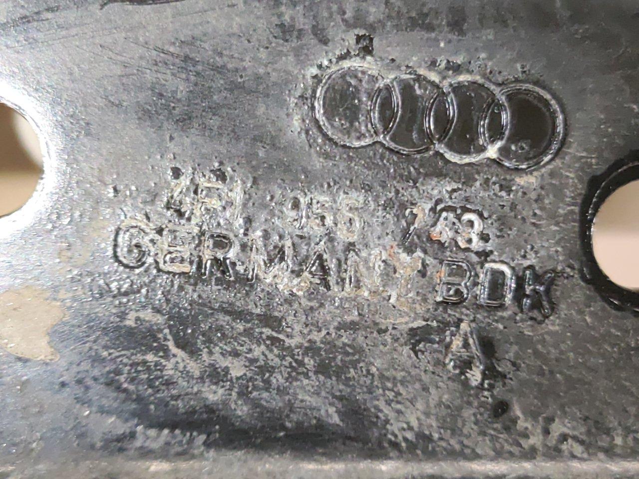 Кронштейн стеклоочистителя для  Audi A8 [4H] 2010-2017