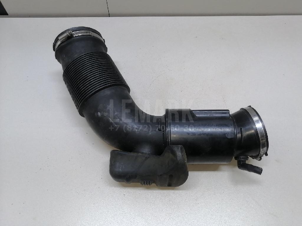 Патрубок воздушного фильтра 7P0129684A VAG