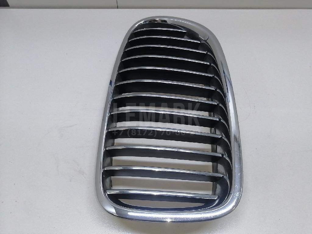 Решетка радиатора левая для  Cadillac Escalade II 2000-2006