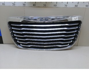 Решетка радиатора для Chrysler 300C 2011> б/у состояние удовлетворительное