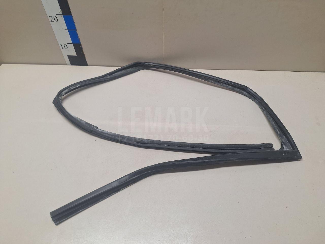Уплотнитель стекла двери 803314EA2A Nissan