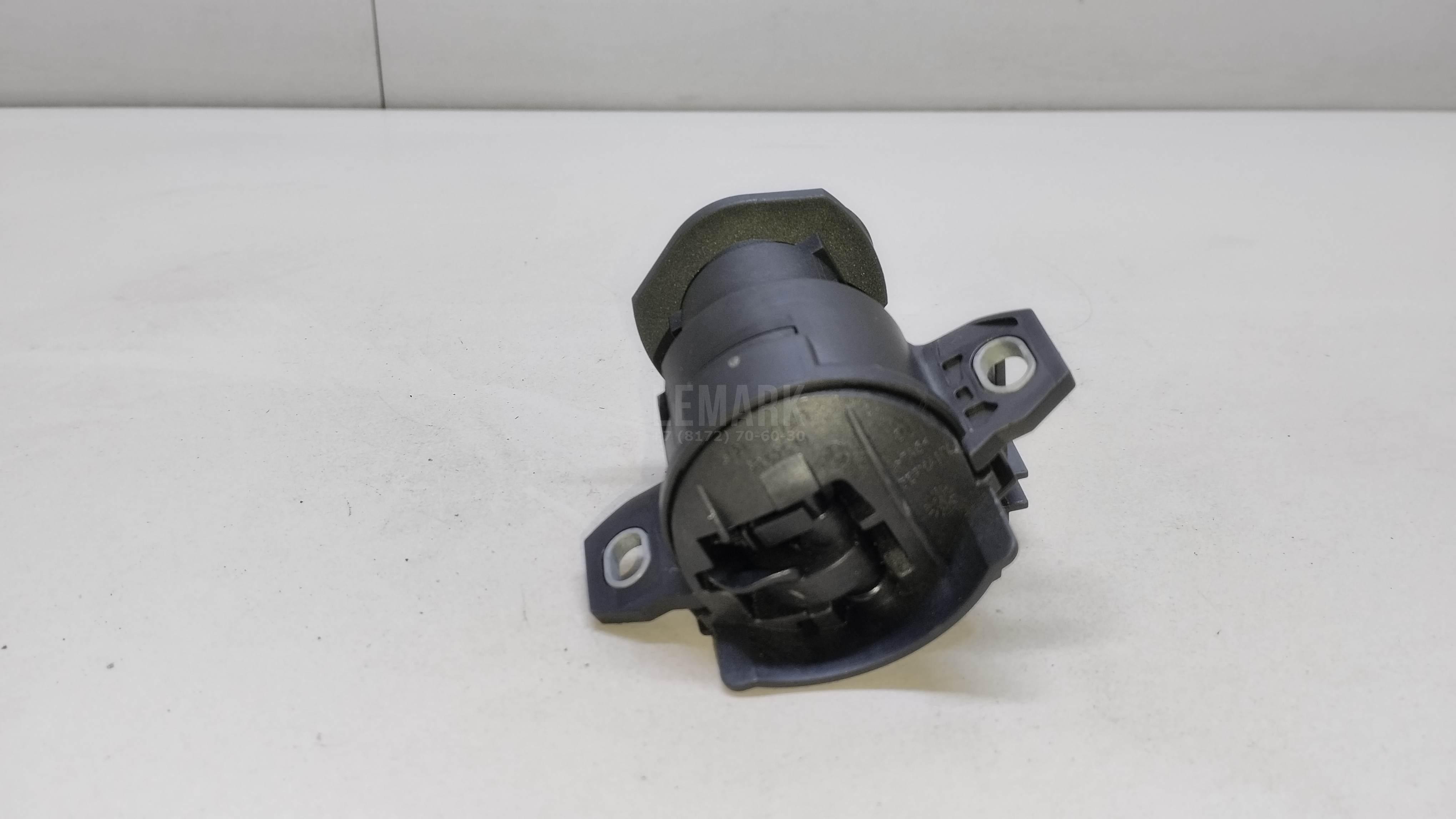 Вставка замка багажника для  BMW 1-serie E82/E88 2007-2013