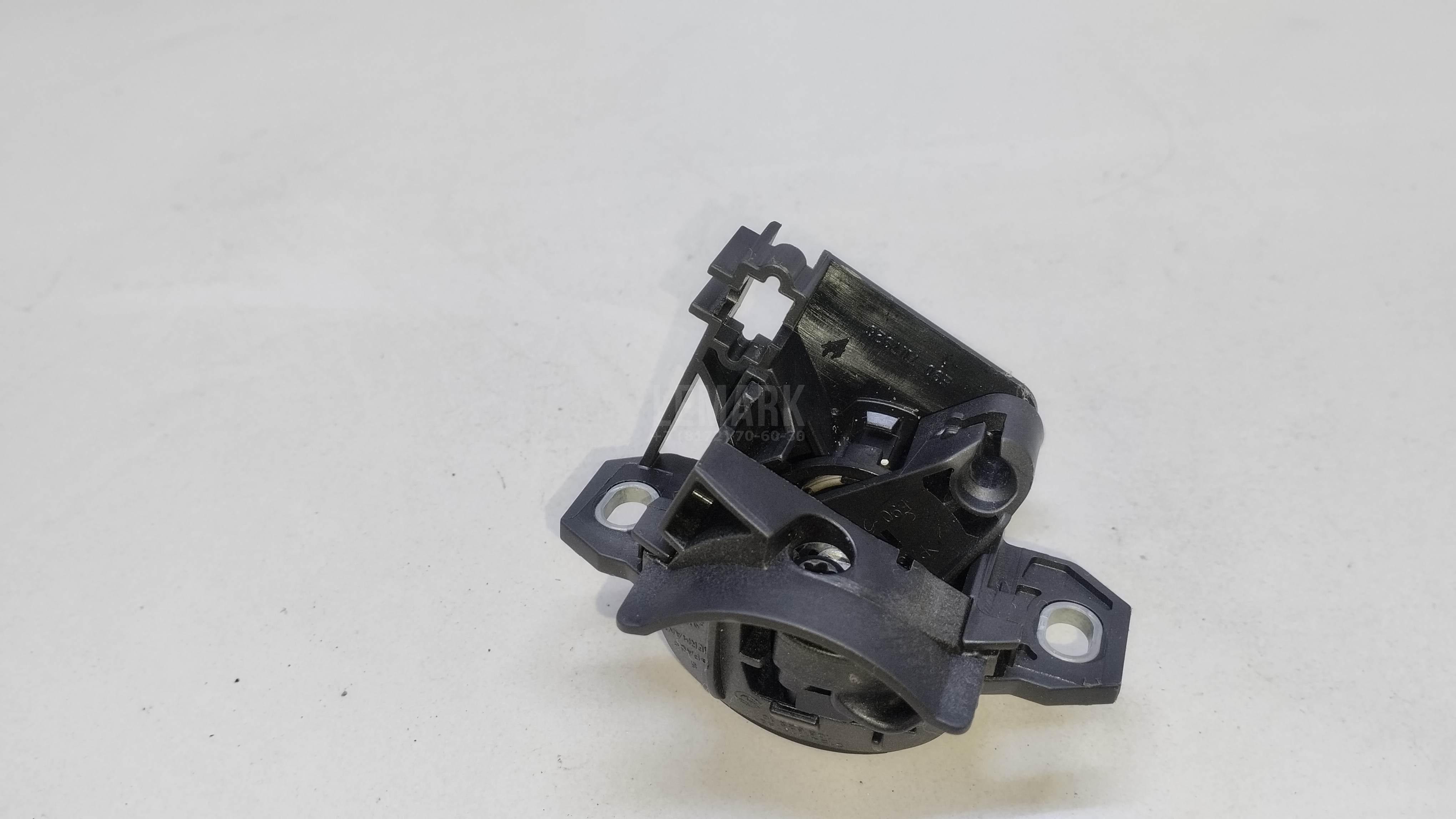 Вставка замка багажника для  BMW 1-serie E82/E88 2007-2013