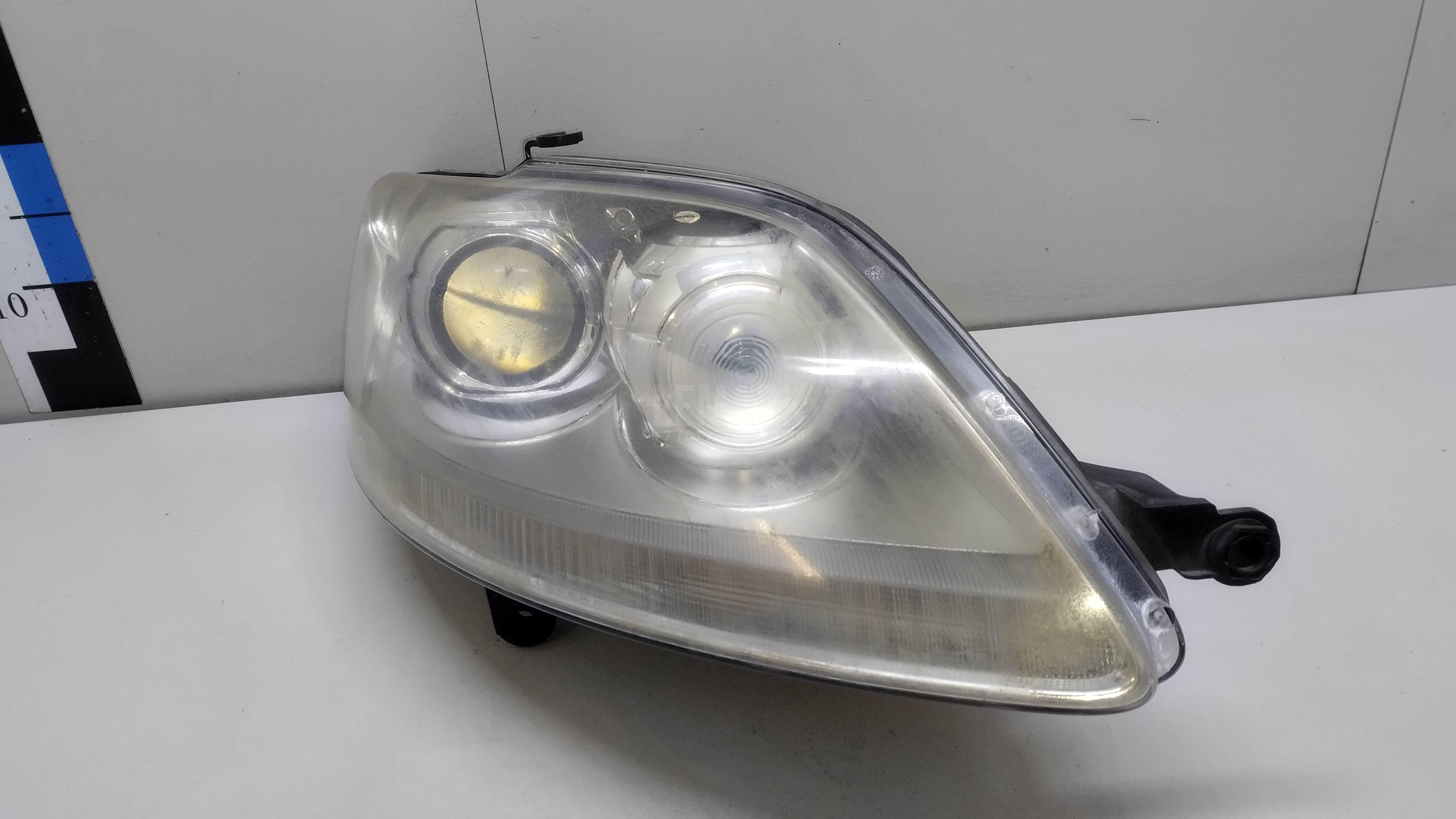 Фара правая 5M2941754A VAG