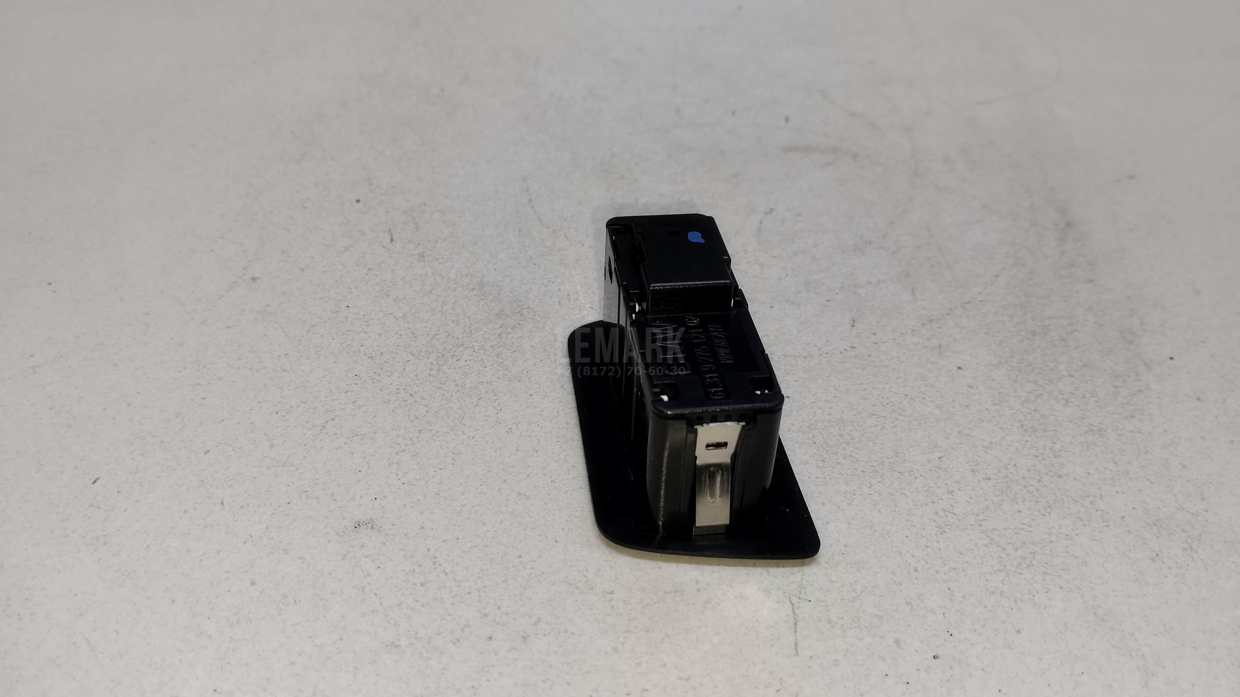 Кнопка открывания багажника для  BMW 1-serie F20/F21 2011-2019