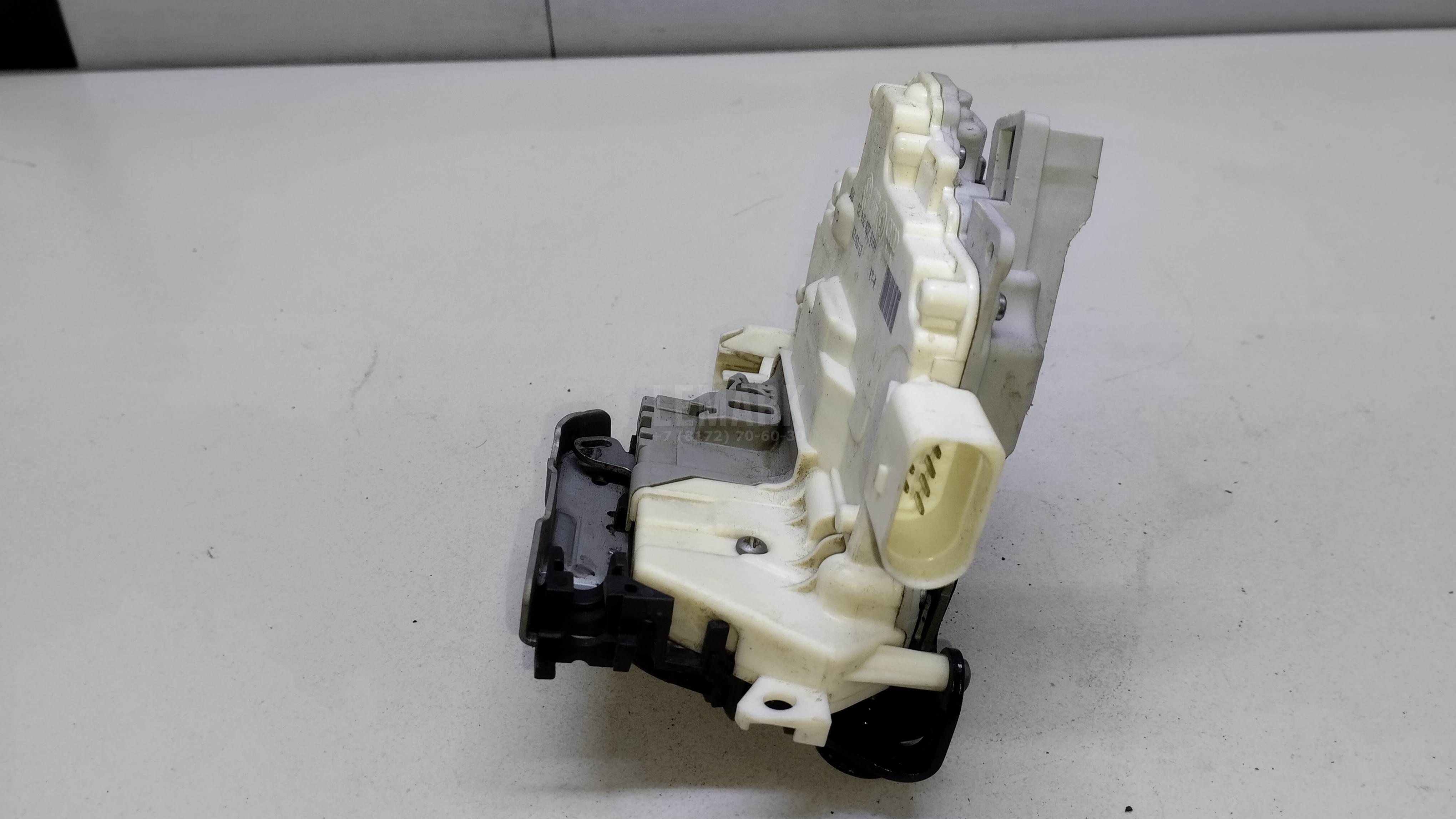 Замок двери передней правой для  Cadillac De Ville 1999-2005