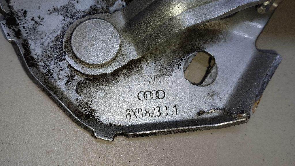 Петля капота левая для  Audi Allroad quattro 2012-2019