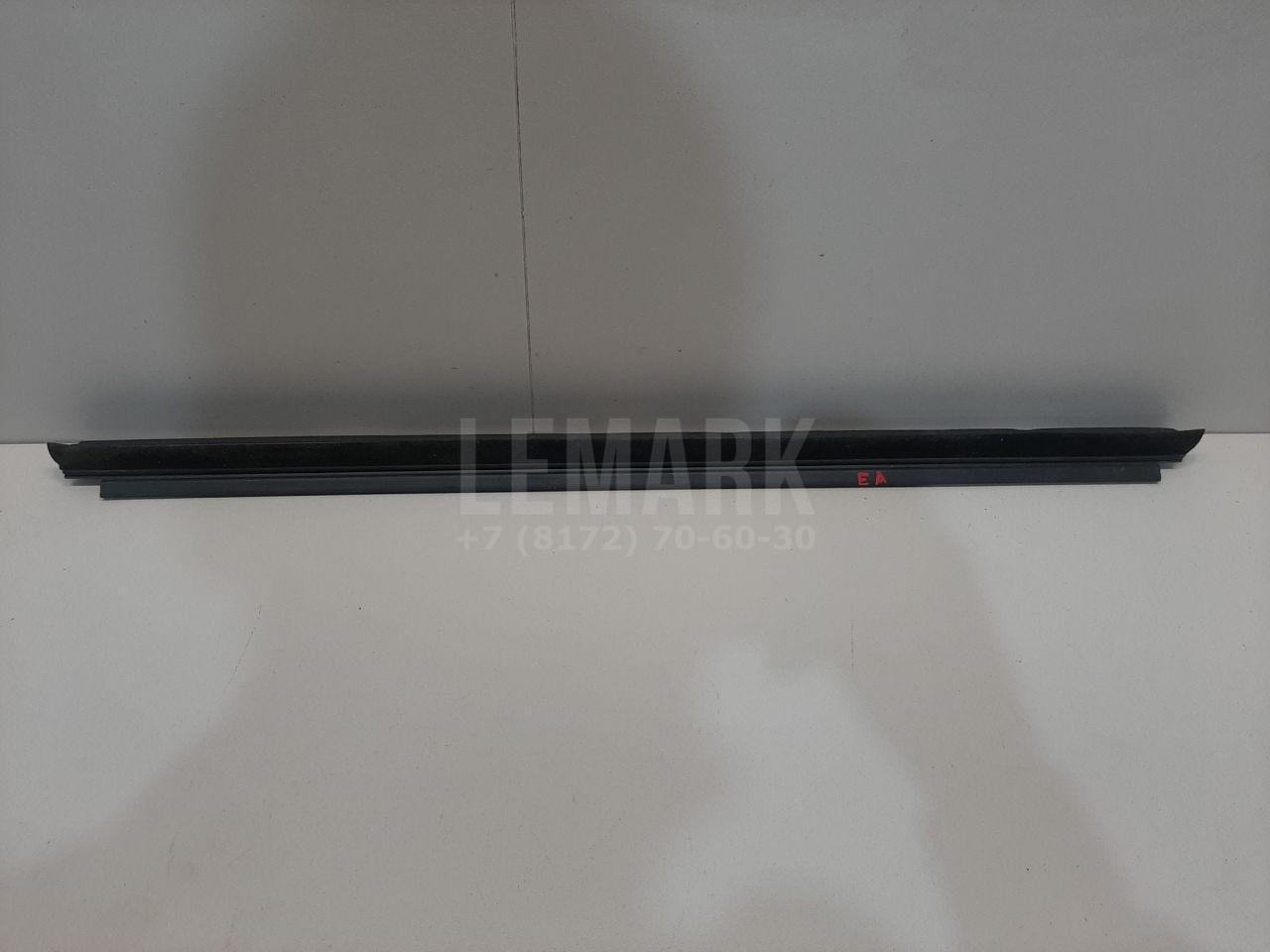 Уплотнитель стекла двери 3B0839471CB41 VAG