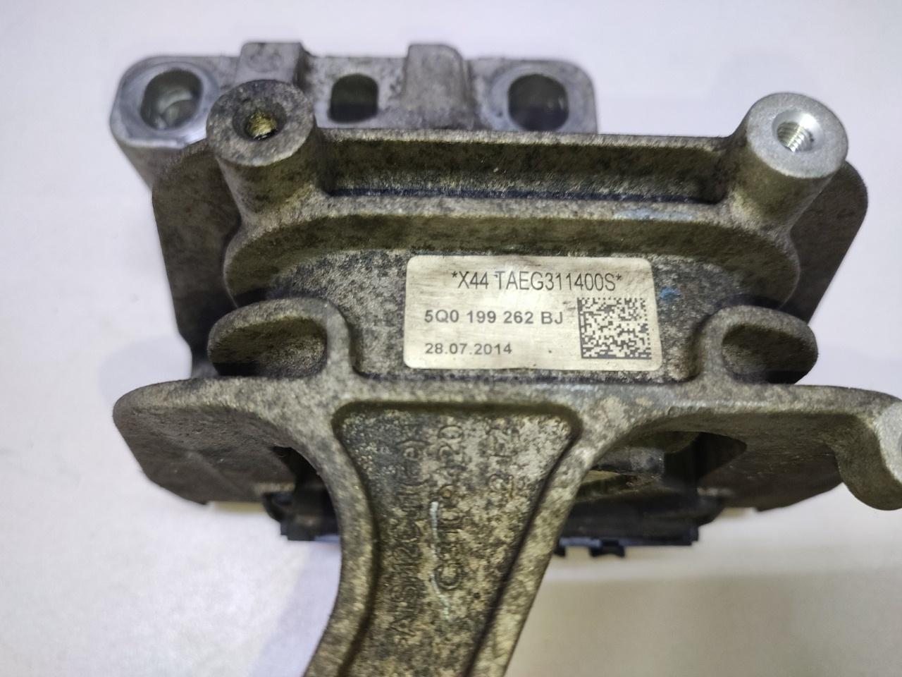 Опора двигателя правая для  BMW X5 E53 2000-2007