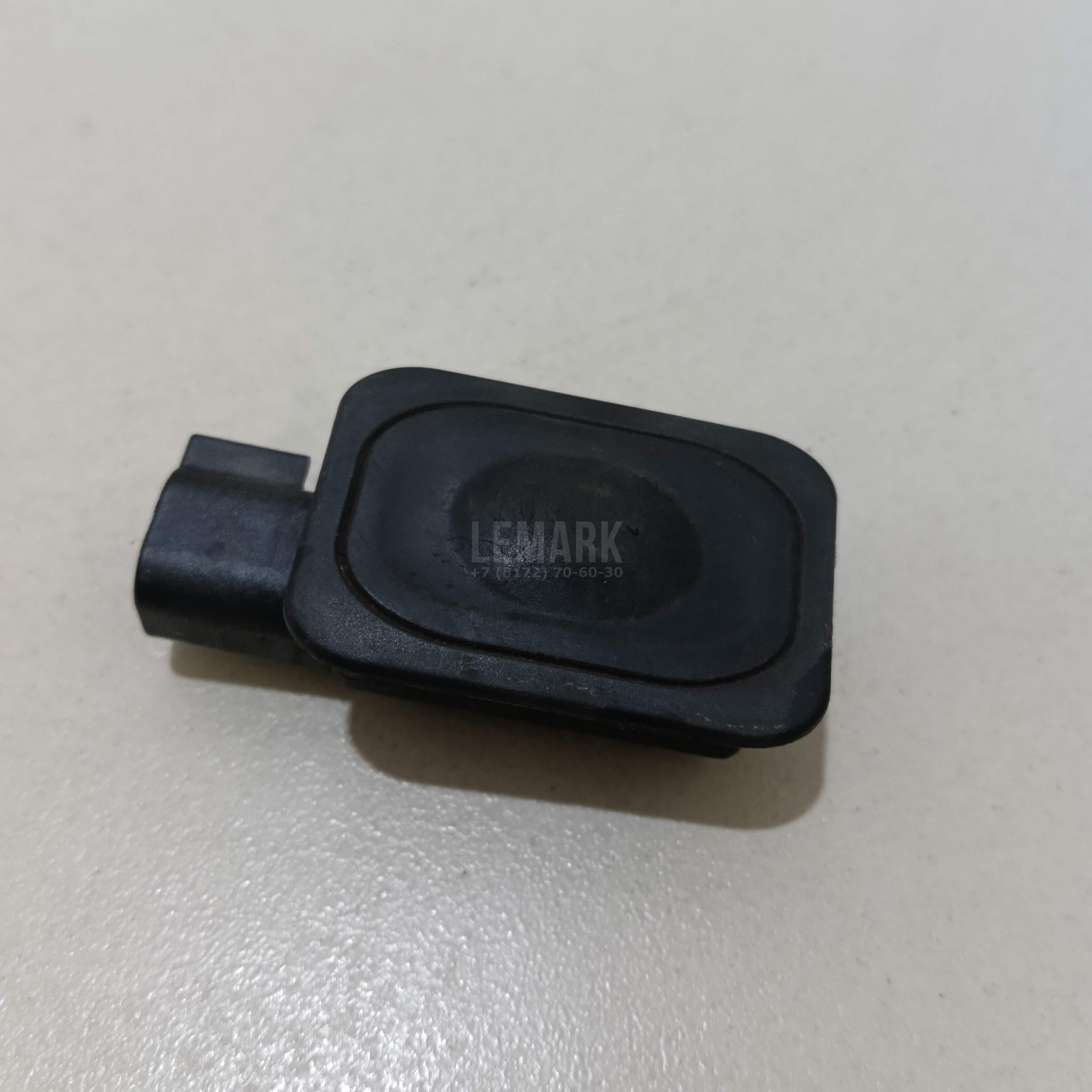 Кнопка открывания багажника LR029038 Land Rover
