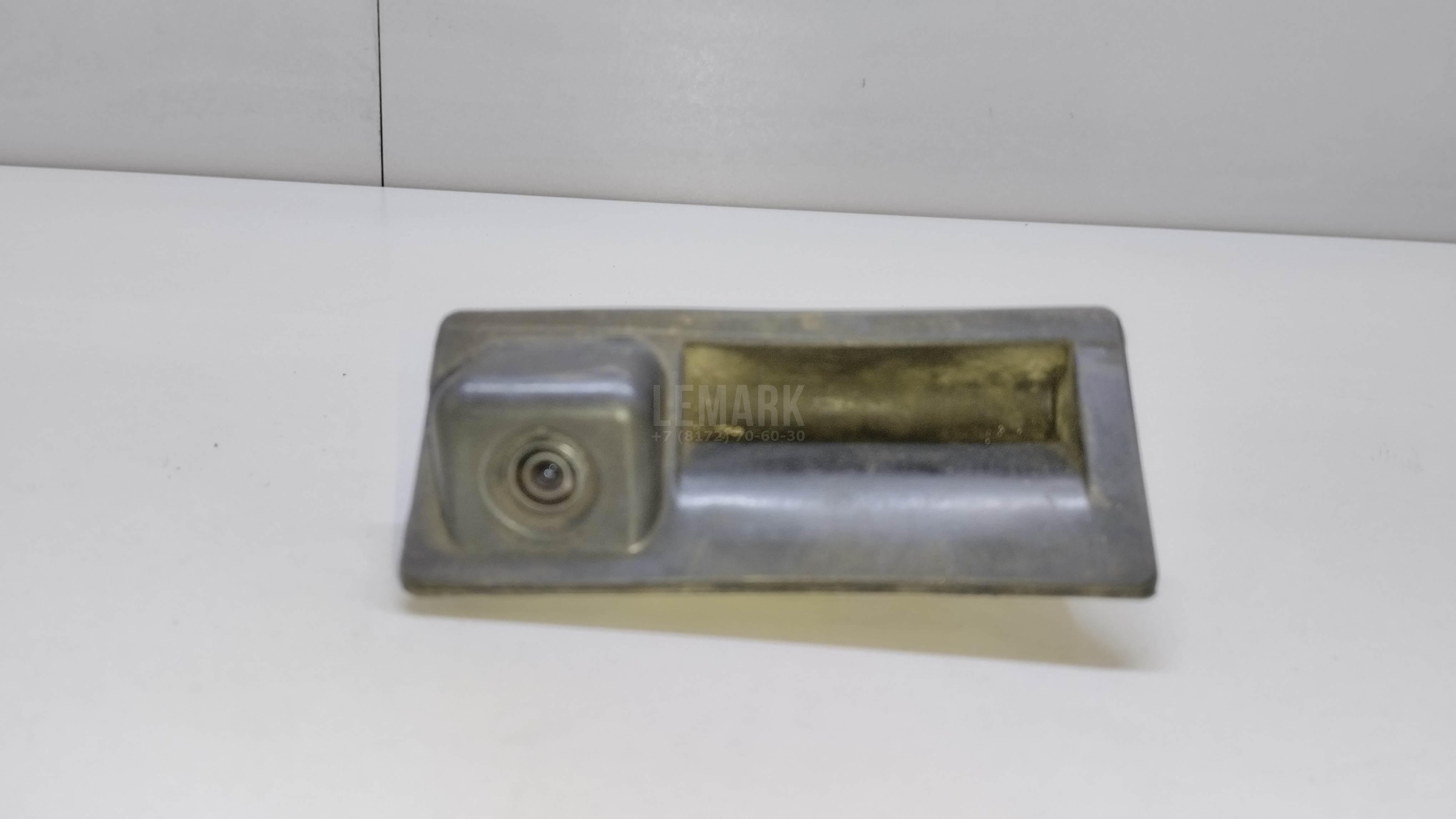 Кнопка открывания багажника для  BMW 1-serie E82/E88 2007-2013