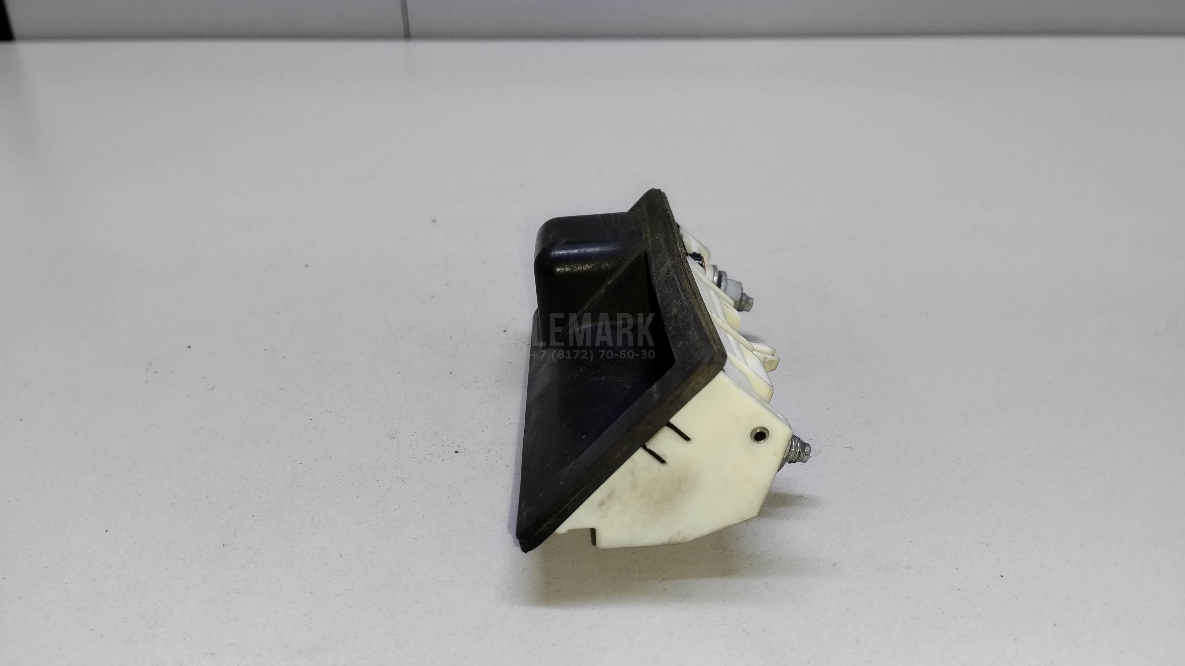 Кнопка открывания багажника для  BMW 1-serie E82/E88 2007-2013