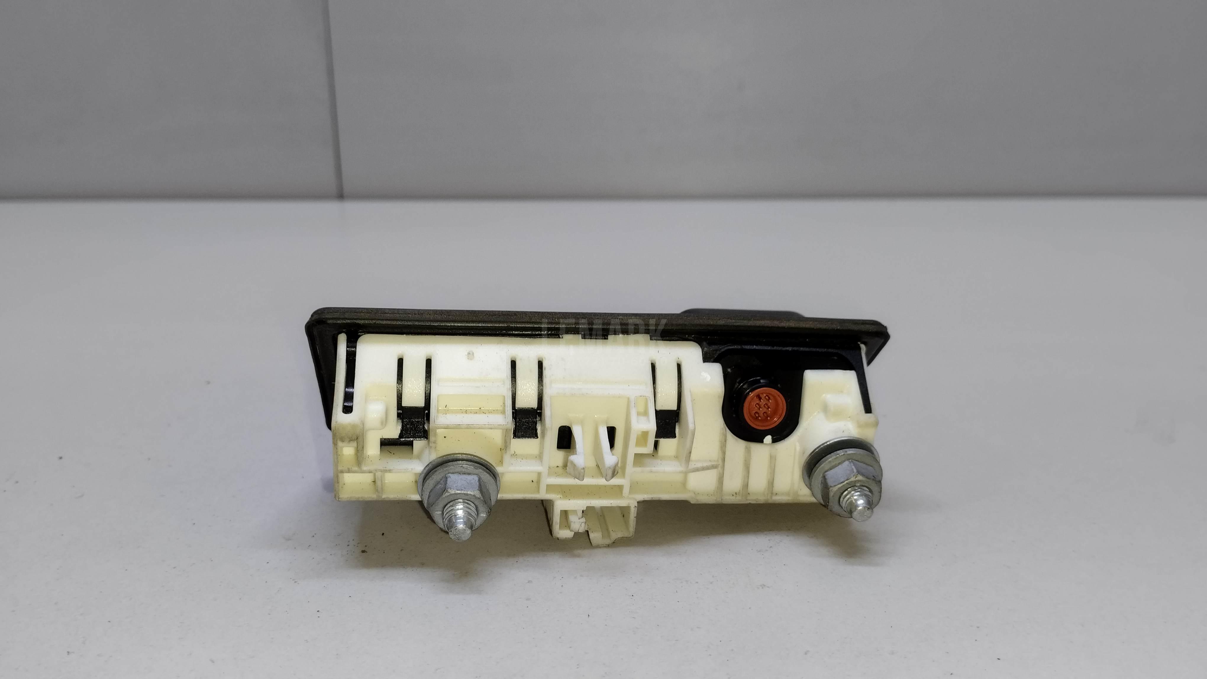 Кнопка открывания багажника для  BMW 1-serie E82/E88 2007-2013