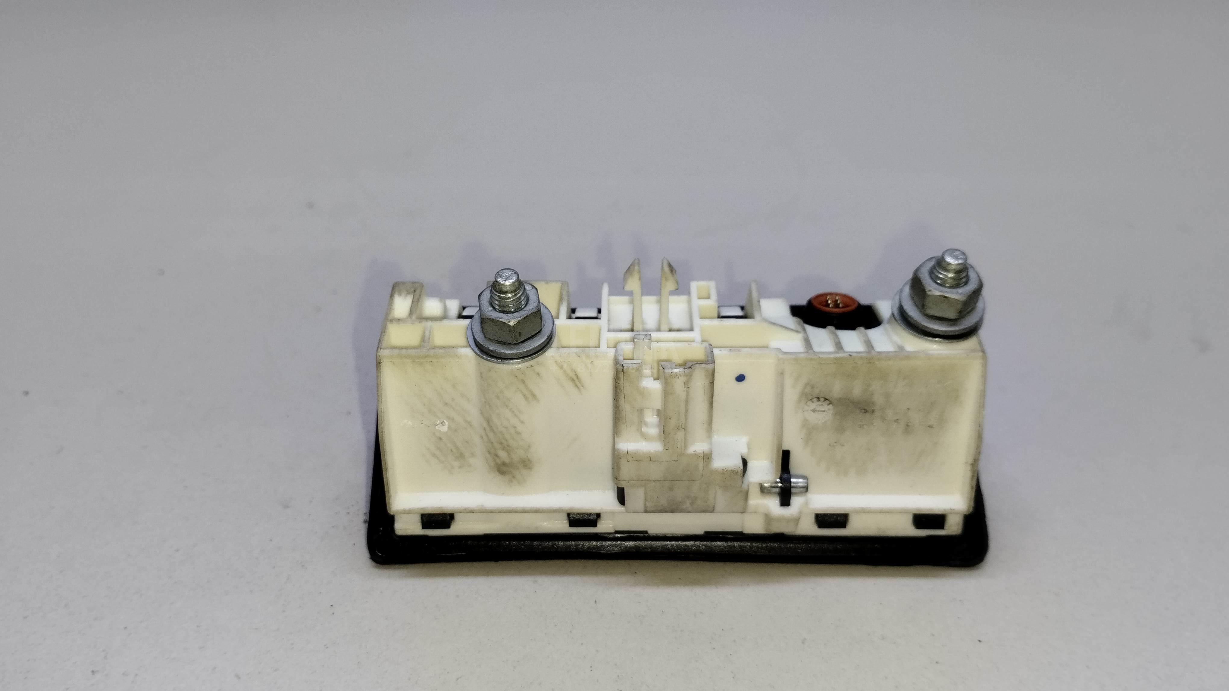 Кнопка открывания багажника для  BMW 1-serie E82/E88 2007-2013