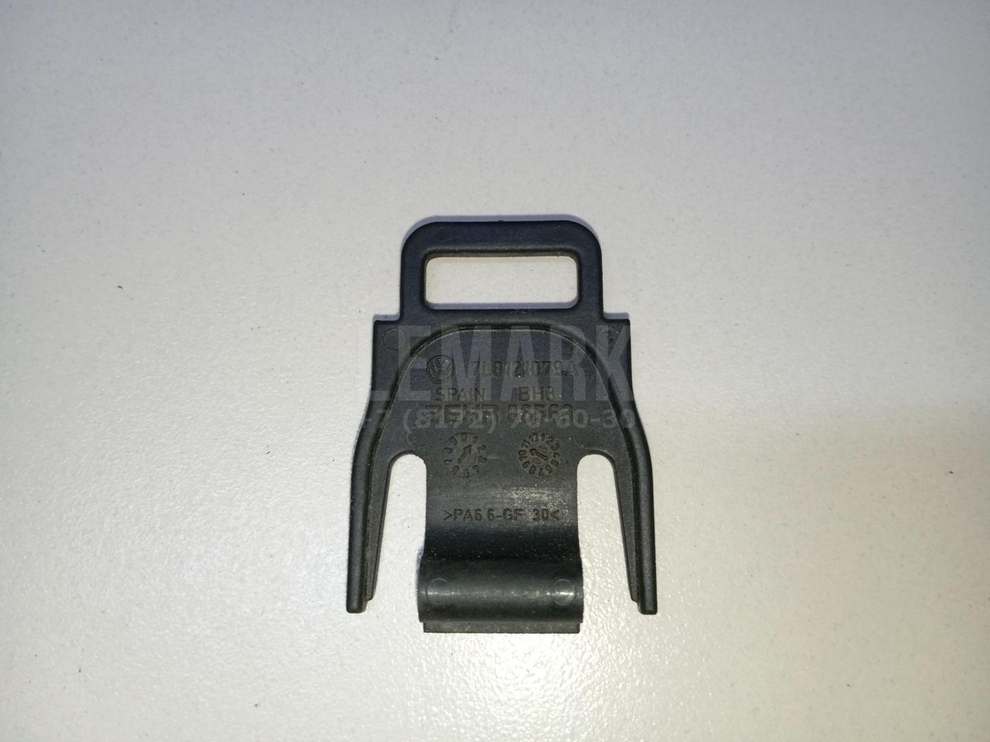 Кронштейн радиатора 7L0121079A VAG