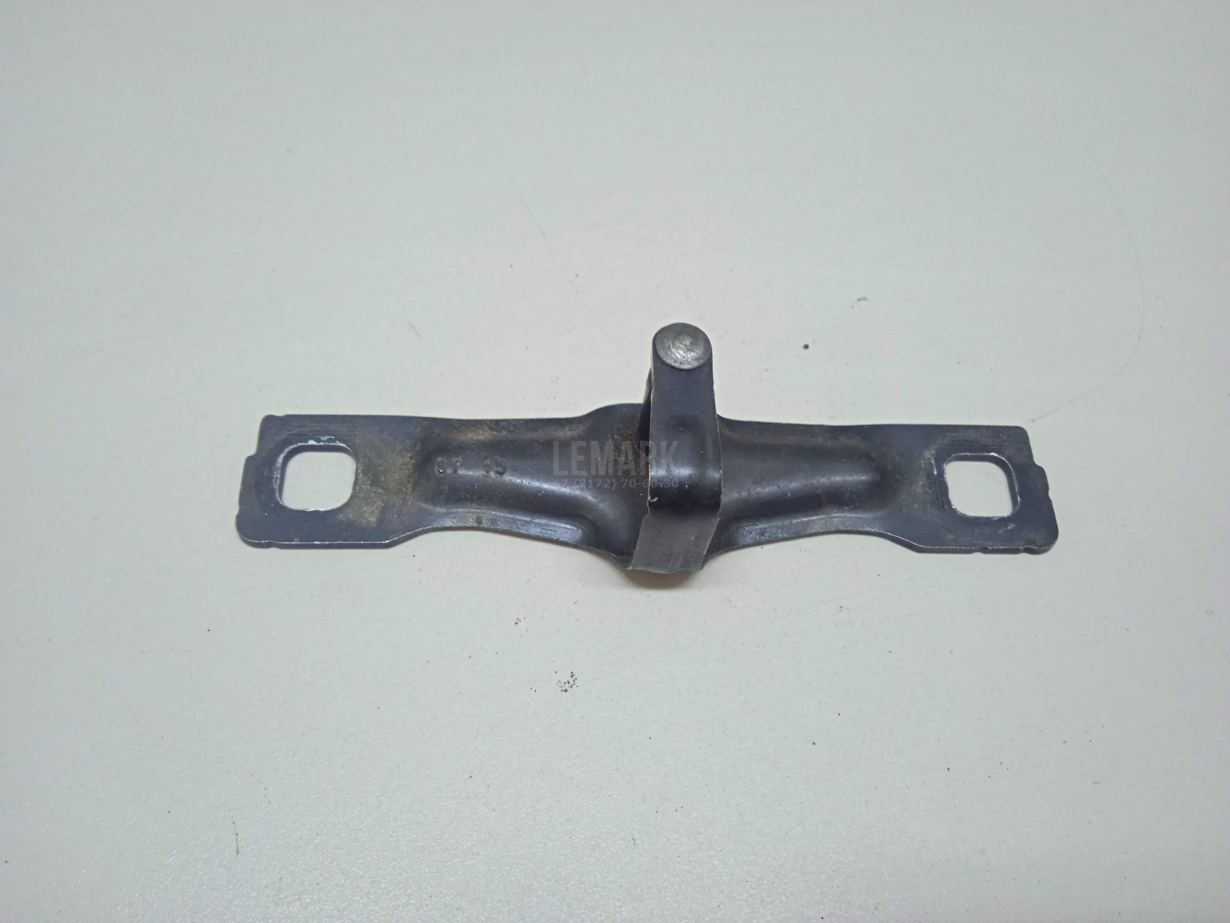 Ответная часть замка багажника 8V0827507B VAG