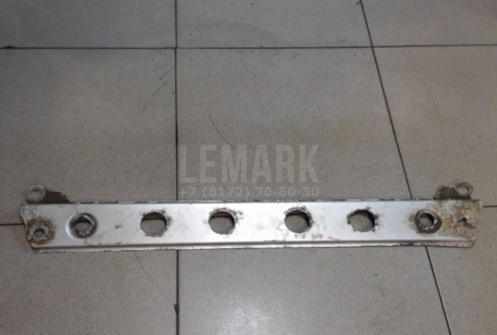 Кронштейн радиатора 5321842020 Toyota