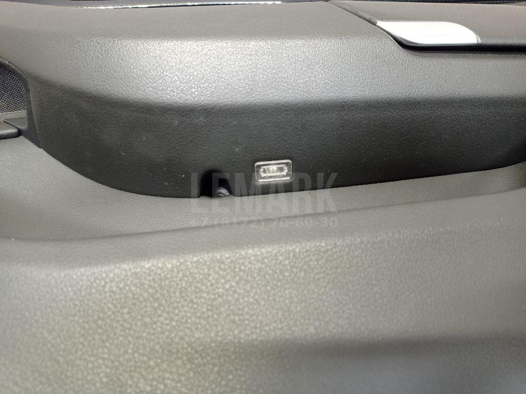 Обшивка двери передней правой для  BMW 3-serie E46 1998-2005