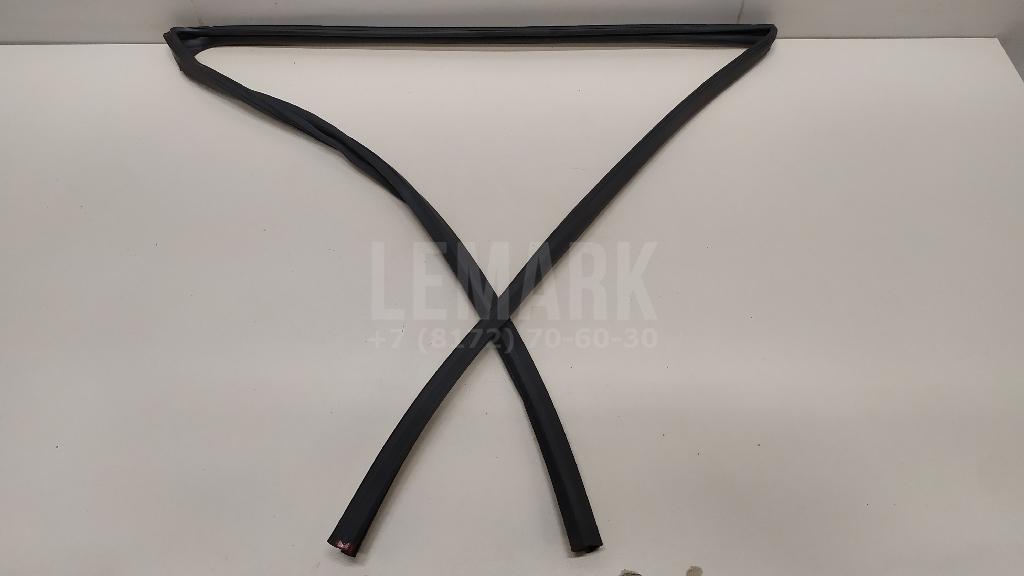 Уплотнитель стекла двери 6815242050 Toyota