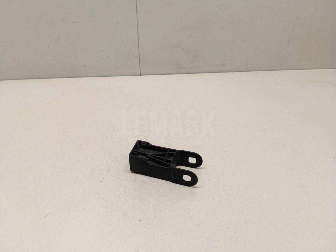 Кронштейн радиатора 7P0121079B VAG