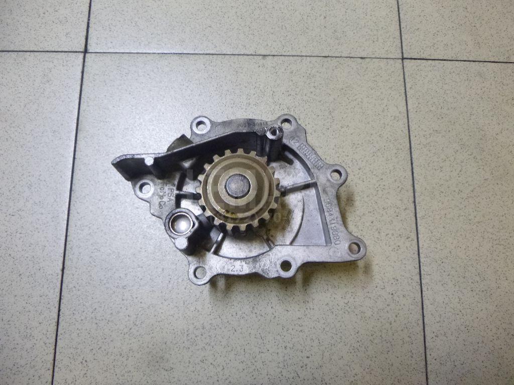Насос водяной (помпа) LR011694 Land Rover