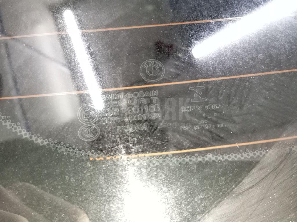 Стекло двери багажника