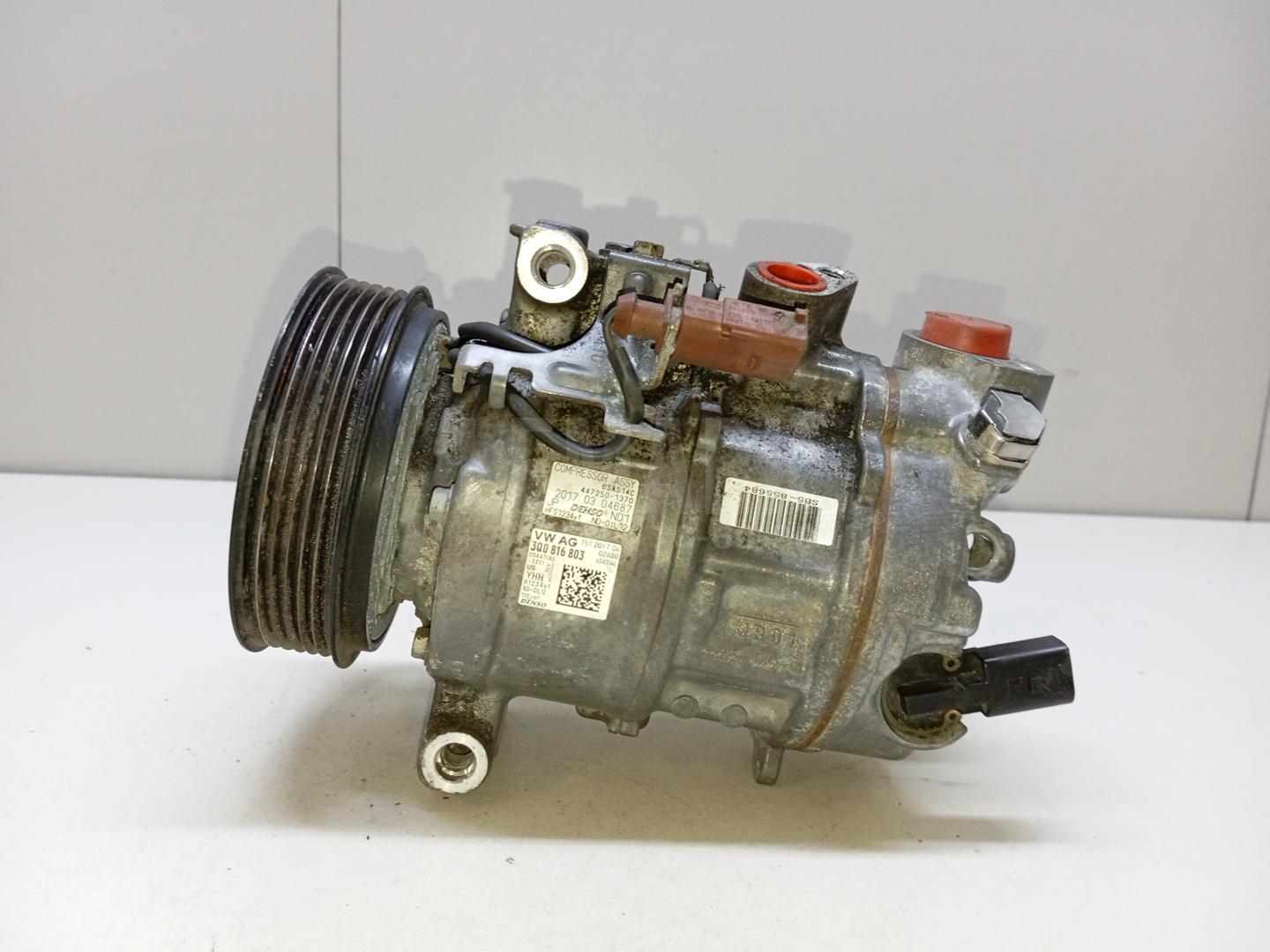 Компрессор кондиционера 3Q0816803 VAG
