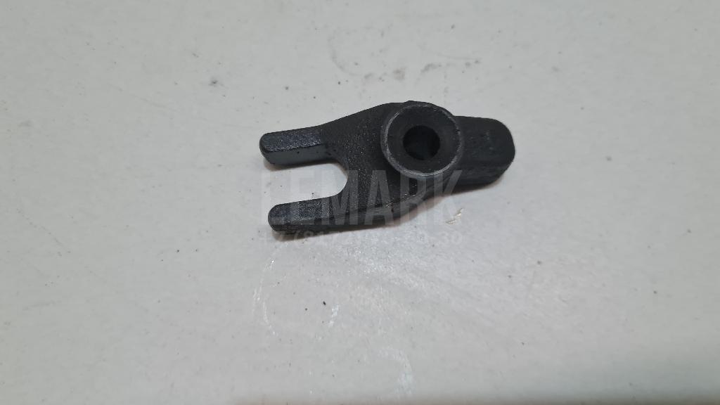 Кронштейн форсунки 338142F600 Hyundai-Kia