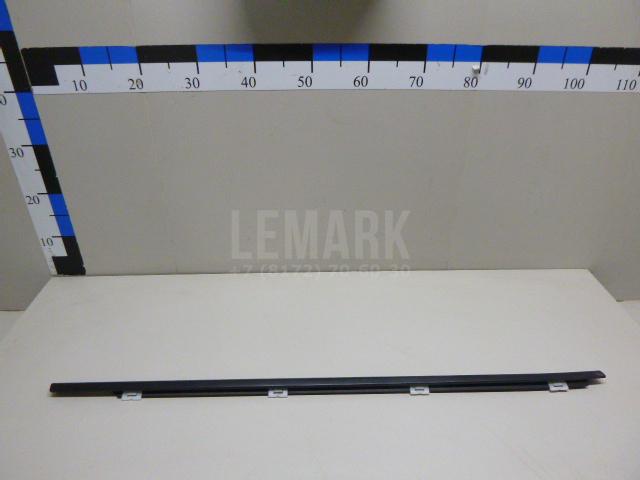 Накладка стекла переднего правого 82220D3001 Hyundai-Kia