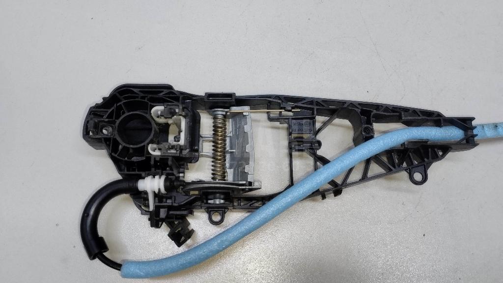 Кронштейн ручки для  Audi V8 1988-1994