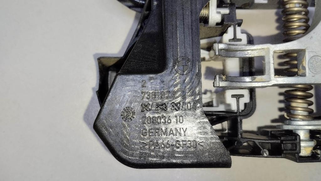Кронштейн ручки для  Audi V8 1988-1994