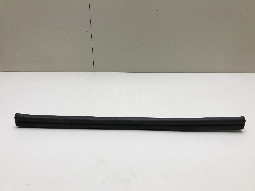 Уплотнитель (наружный) для  BMW 1-serie E87/E81 2004-2011