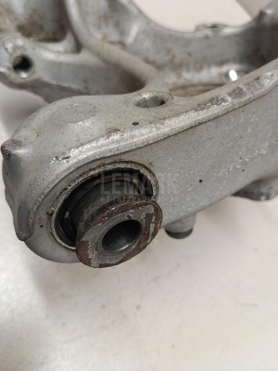 Кулак поворотный задний правый для  BMW X3 E83 2004-2010