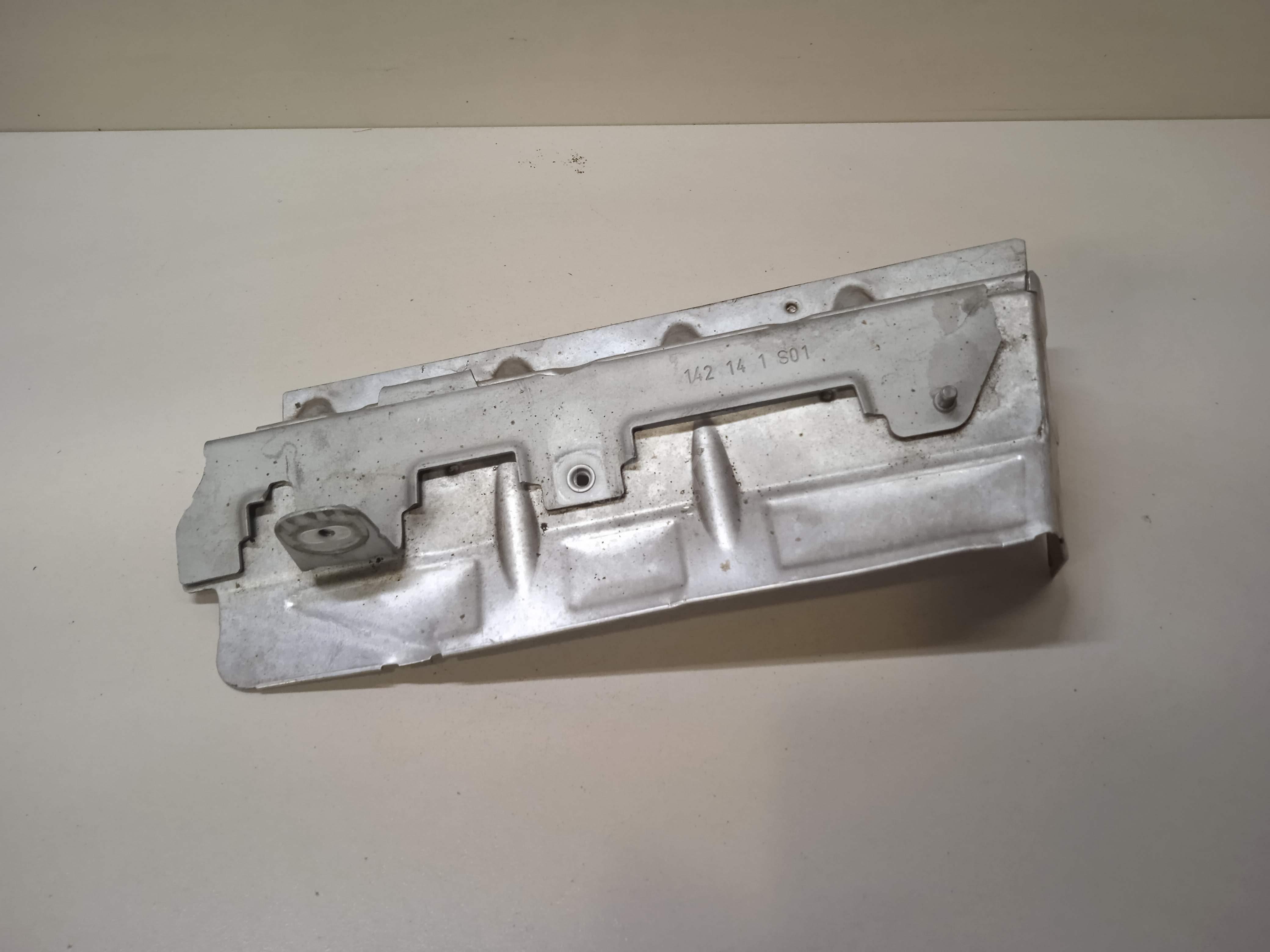 Экран тепловой для  BMW 1-serie E87/E81 2004-2011