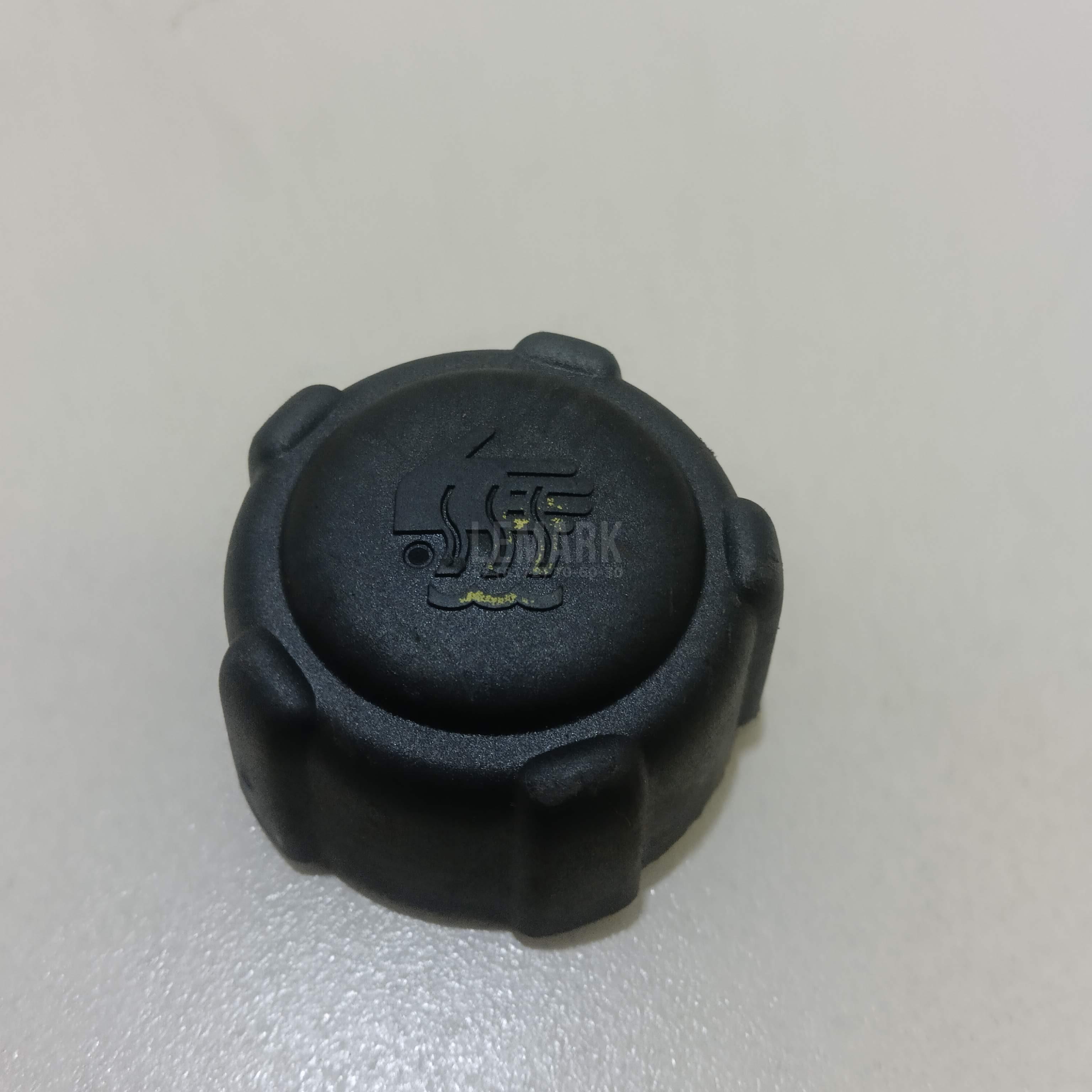 Крышка расширительного бачка 8200048024 Renault