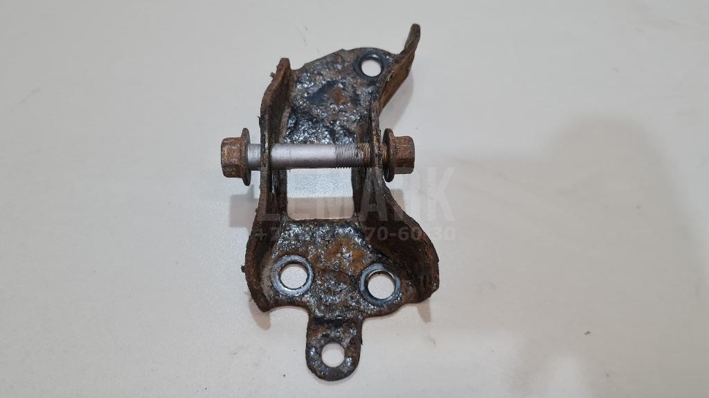 Кронштейн заднего рычага 4872742010 Toyota