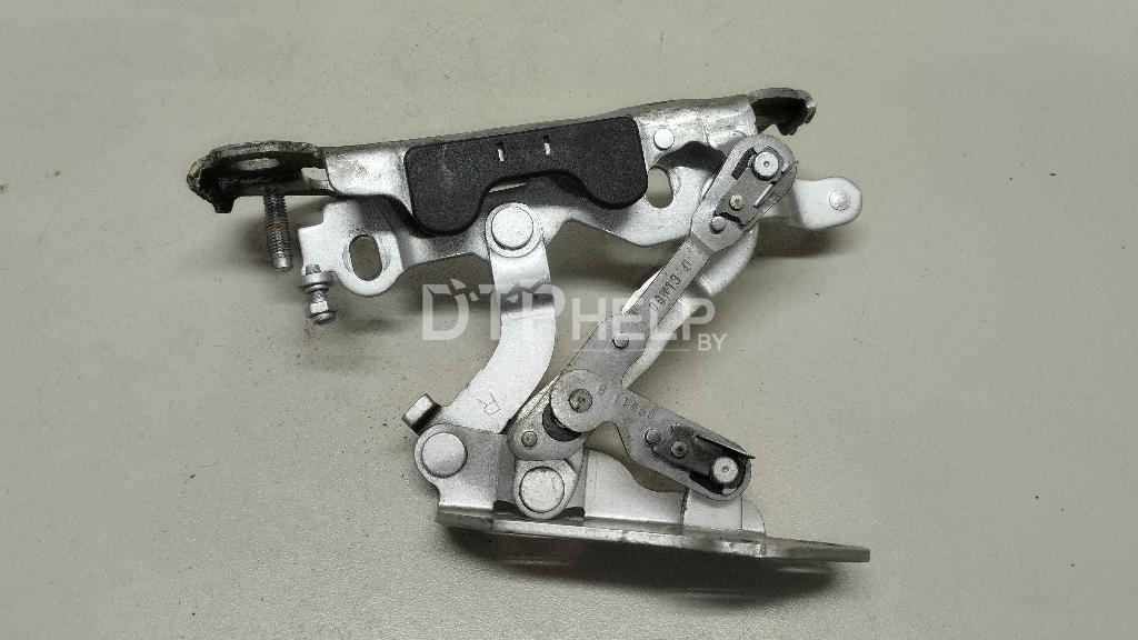 Фото Петля капота правая для Mercedes W204  2008