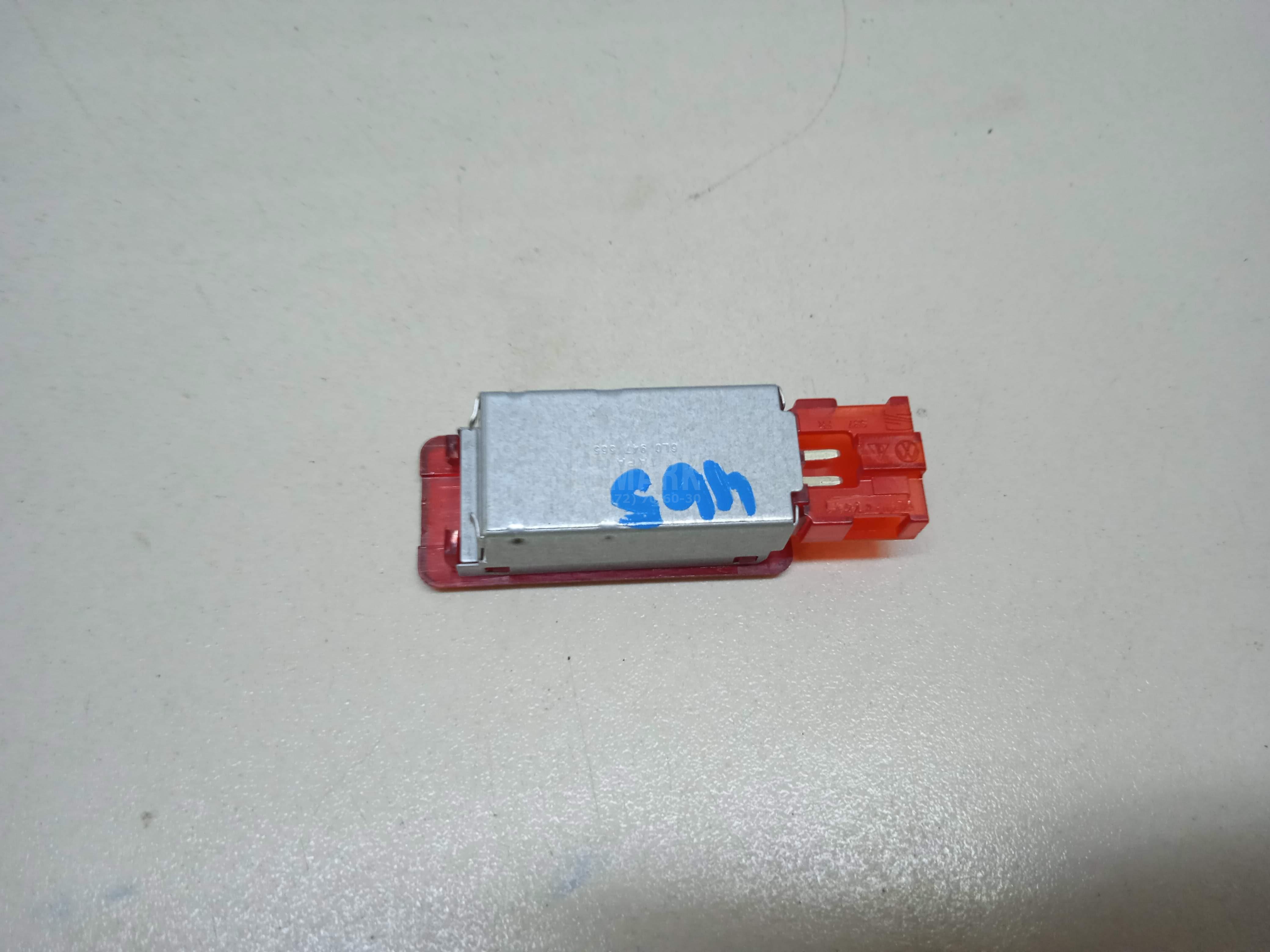 Плафон салонный 7L0947411 VAG
