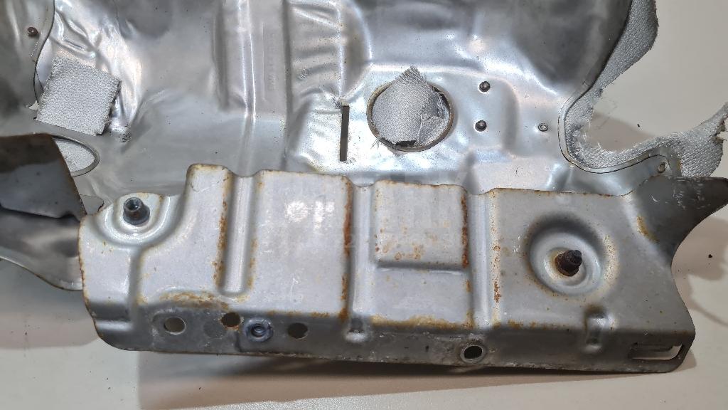 Экран тепловой для  BMW 6-serie E64 2004-2009